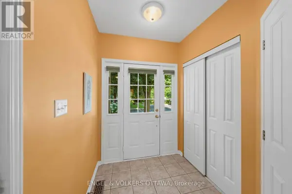 48 FIELDBERRY PRIVATE, Ottawa, ON K2J5E8