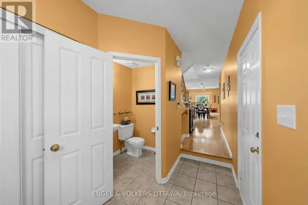 48 FIELDBERRY PRIVATE, Ottawa, ON K2J5E8