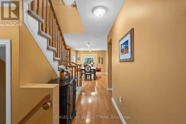 48 FIELDBERRY PRIVATE, Ottawa, ON K2J5E8