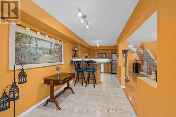 48 FIELDBERRY PRIVATE, Ottawa, ON K2J5E8