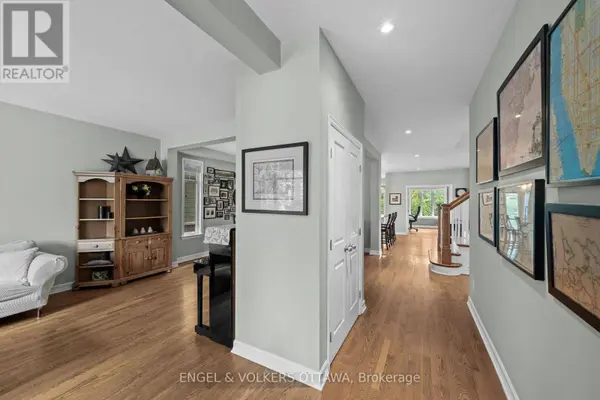 564 ERINWOODS CIRCLE, Ottawa, ON K2J5M8