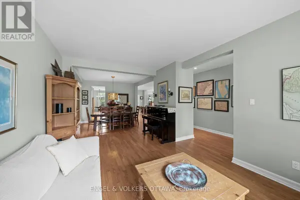 564 ERINWOODS CIRCLE, Ottawa, ON K2J5M8