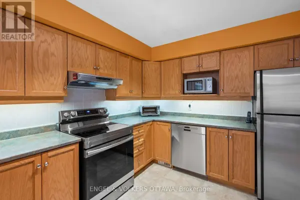 48 FIELDBERRY PRIVATE, Ottawa, ON K2J5E8