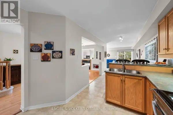 48 FIELDBERRY PRIVATE, Ottawa, ON K2J5E8