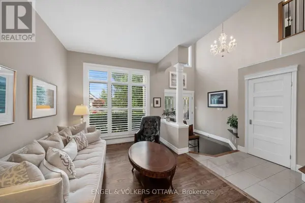 18 PONDHOLLOW WAY, Ottawa, ON K2J4Y5