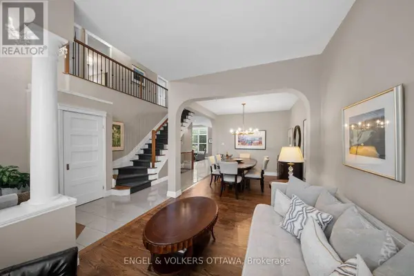 18 PONDHOLLOW WAY, Ottawa, ON K2J4Y5