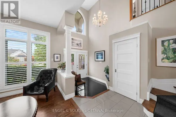18 PONDHOLLOW WAY, Ottawa, ON K2J4Y5