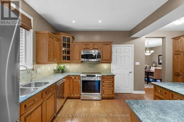 1629 SHAUNA CRESCENT, Ottawa, ON K4P1M8