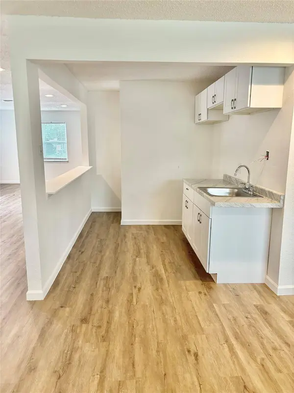 2008 E 12th ST, Austin, TX 78702