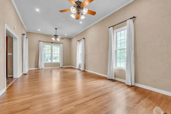 300 Mills ST, Smithville, TX 78957