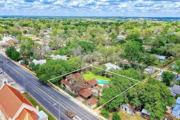 300 Mills ST, Smithville, TX 78957