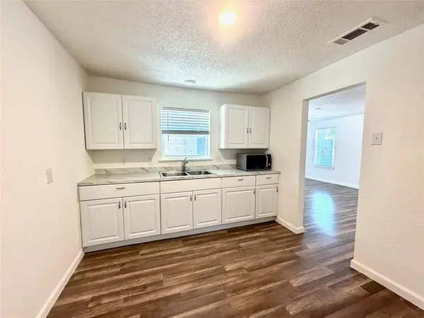 2207 E 12th ST, Austin, TX 78702