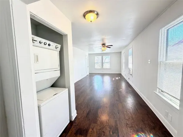 3010 E 12th ST, Austin, TX 78702
