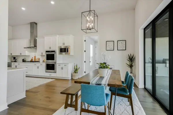 102 Marble Falls CT, Spicewood, TX 78669