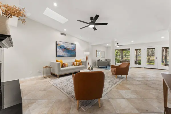9109 Balcones Club DR, Austin, TX 78750