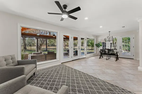 9109 Balcones Club DR, Austin, TX 78750