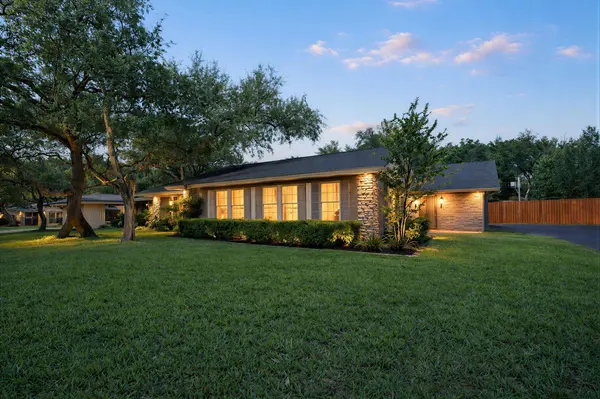 9105 Balcones Club DR, Austin, TX 78750