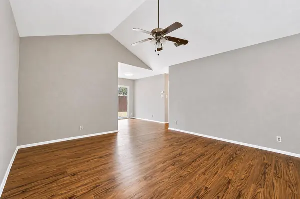 8808 Pineridge DR #B, Austin, TX 78729