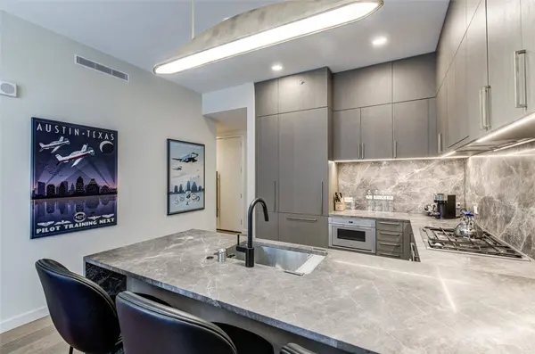 202 Nueces ST #2204, Austin, TX 78701