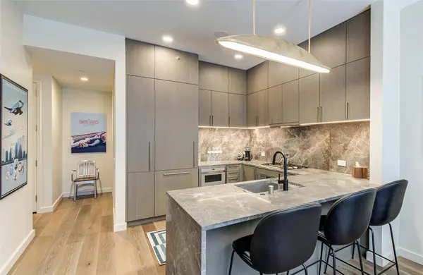 202 Nueces ST #2204, Austin, TX 78701