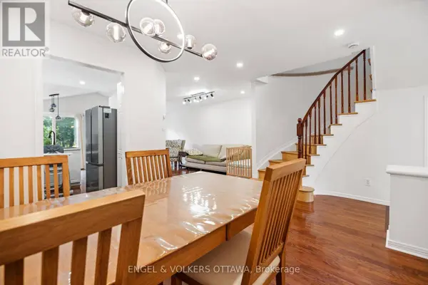 18 CAMBRAY LANE, Ottawa, ON K2K3C3