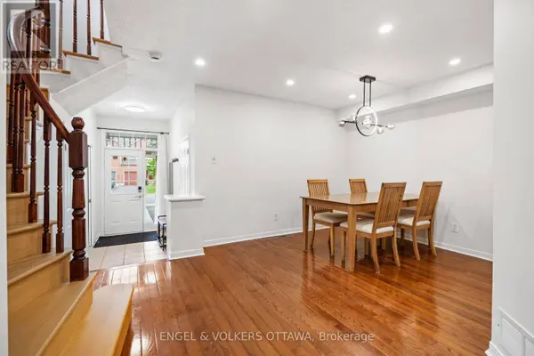 18 CAMBRAY LANE, Ottawa, ON K2K3C3