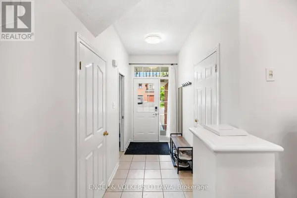 18 CAMBRAY LANE, Ottawa, ON K2K3C3