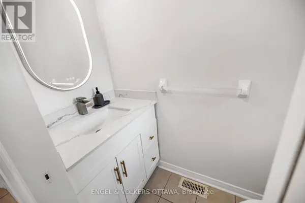 18 CAMBRAY LANE, Ottawa, ON K2K3C3