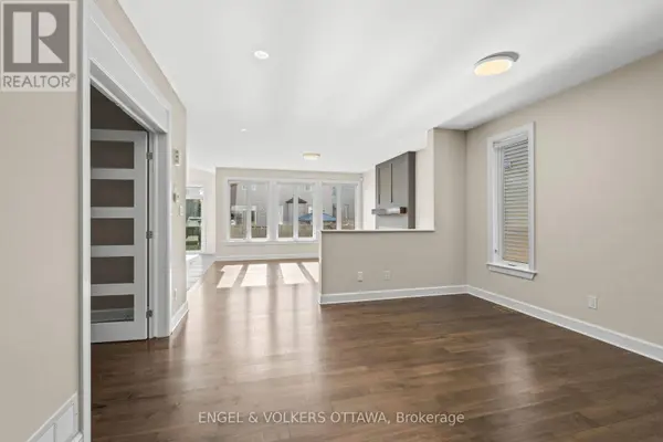 122 HELEN RAPP WAY, Ottawa, ON K1T0N4