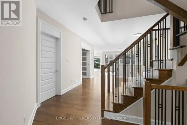 122 HELEN RAPP WAY, Ottawa, ON K1T0N4