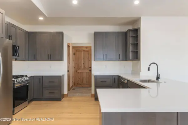 1210 KAYAK Loop, Victor, ID 83455