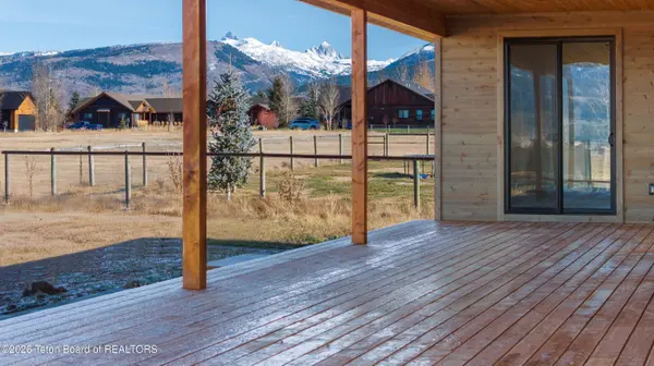 1210 KAYAK Loop, Victor, ID 83455