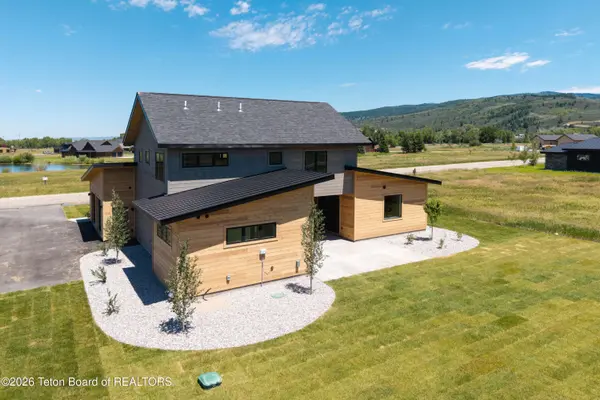 9491 TIMBERLINE Loop, Victor, ID 83455