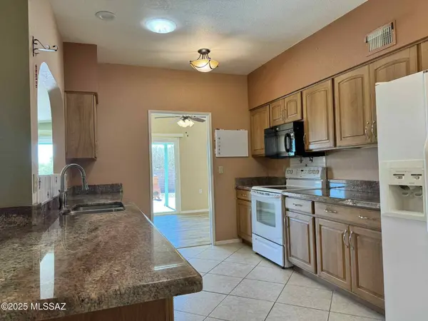 749 W Rio Moctezuma, Green Valley, AZ 85614