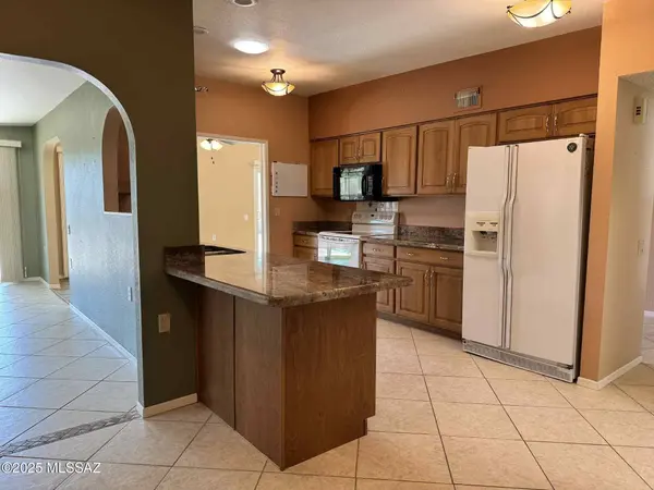 749 W Rio Moctezuma, Green Valley, AZ 85614