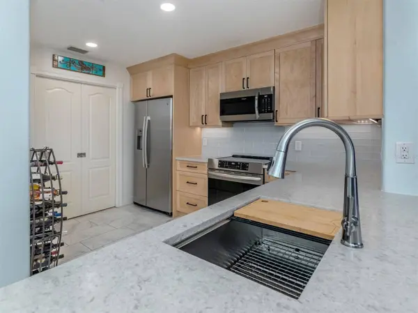 147 TAMPA AVE E #202, Venice, FL 34285
