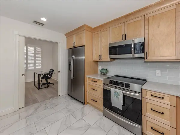 147 TAMPA AVE E #202, Venice, FL 34285