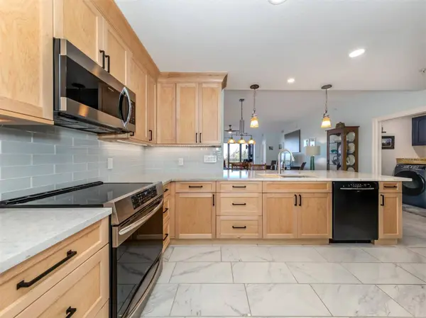 147 TAMPA AVE E #202, Venice, FL 34285