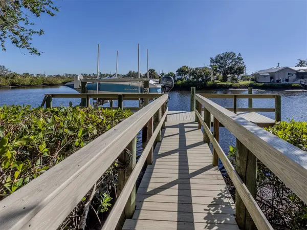 737 SHAKETT CREEK DR, Nokomis, FL 34275