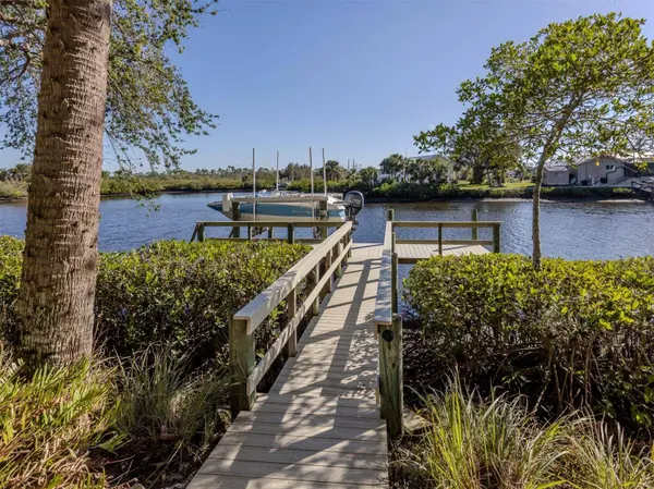 737 SHAKETT CREEK DR, Nokomis, FL 34275