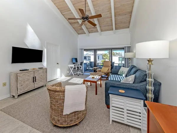 1555 TARPON CENTER DR #242, Venice, FL 34285