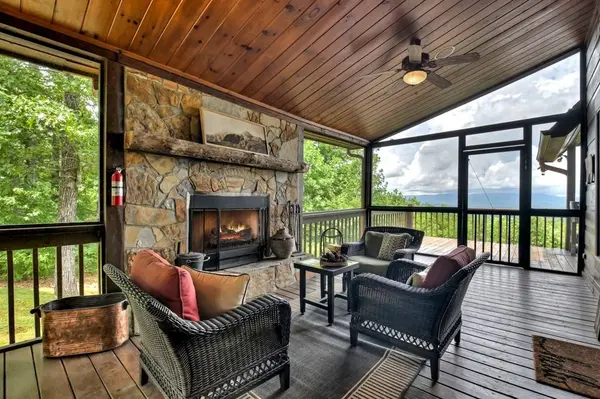 572 Sunrock Mountain Trc, Blue Ridge, GA 30513