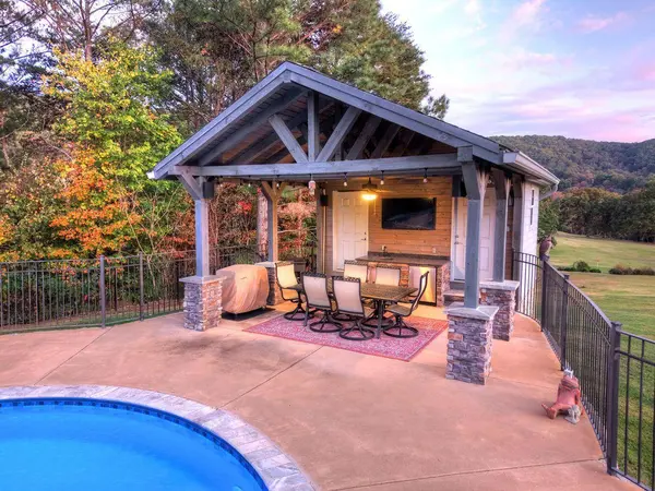 334 Belaire DR, Copperhill, TN 37317