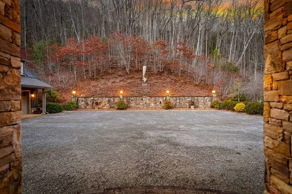 490 Red Wolf Run, Franklin, NC 28734