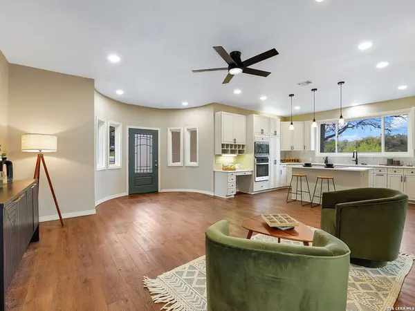 8012 Rocking Horse Ln, Boerne, TX 78015