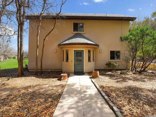 8012 Rocking Horse Ln, Boerne, TX 78015