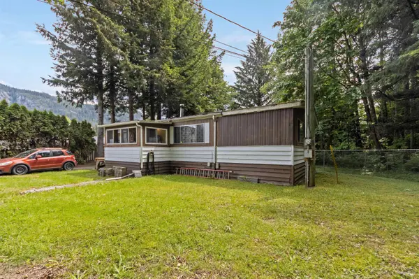 25 Bracken Pkwy, Squamish, BC V0N 1H0