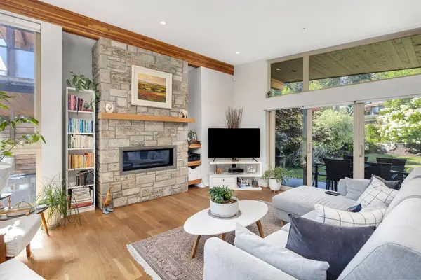 38561 Sky Pilot DR, Squamish, BC V8B 0T6