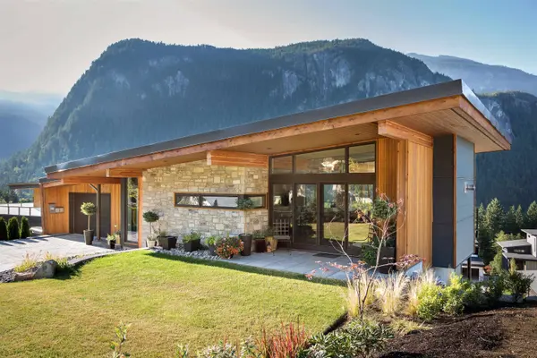 38561 Sky Pilot DR, Squamish, BC V8B 0T6