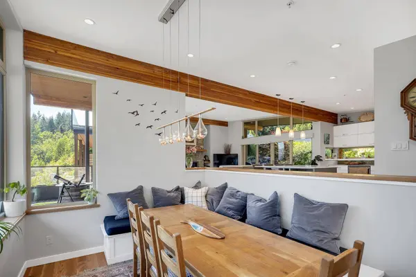 38561 Sky Pilot DR, Squamish, BC V8B 0T6